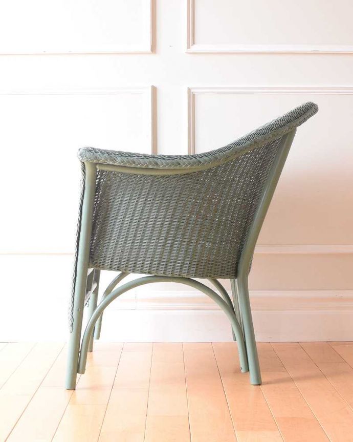 ロイドルーム　アンティーク チェア　紙とワイヤーで造り出されたアンティークの椅子、ゆったりと過ごせるロイドルームチェア 。横から見るとこんな感じです背もたれがゆるやかにカーブしているので、深く腰掛けるとよりリラックスできます。(k-1598-c)