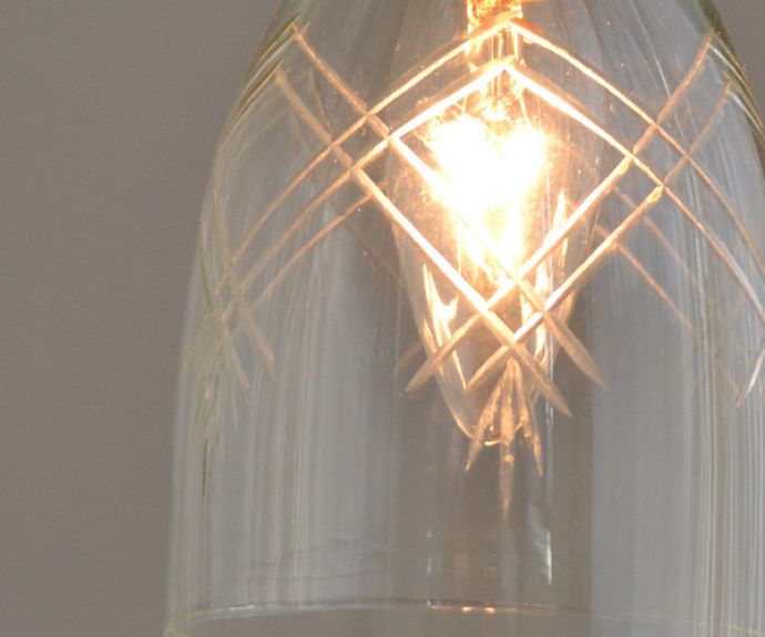 ペンダントライト　照明・ライティング　和テイストのアンティーク照明、クリアガラスのペンダントライト（コード・シャンデリア電球・ギャラリーA付き） 。シェードから漏れる光に癒されます。(k-1604-z)