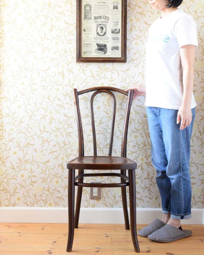 ベントウッドチェア　アンティーク チェア　英国のアンティーク椅子、曲げ木が美しいベントウッドチェア(トーネットチェア)。一本の木をぐにゅっと曲げたベントウッドチェア背もたれのデザインが特長のベントウッドチェア。(k-1612-c)
