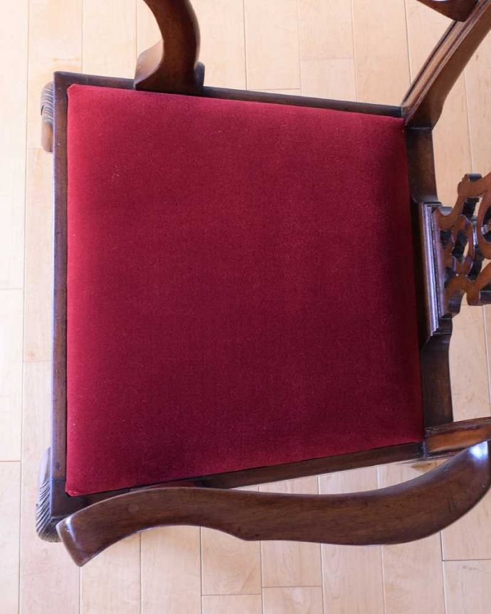 サロンチェア　アンティーク チェア　背もたれと足先が美しいアンティークの椅子チッペンデールチェア。座面はこんな感じです上から見た座面の形。(k-1619-c)