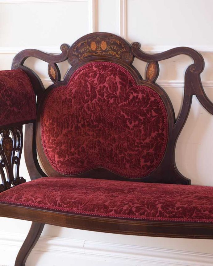 セティ・ソファ・ベンチ　アンティーク チェア　英国の優雅なアンティークチェア、背もたれの美しいセティ（長椅子・ソファ）。どこを切り取っても美しいシルエットアンティークの椅子らしい高級感が溢れるフォルム。(k-1620-c)