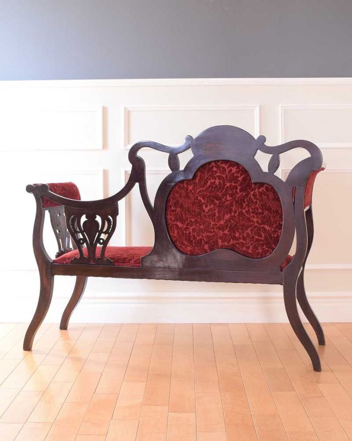 セティ・ソファ・ベンチ　アンティーク チェア　英国の優雅なアンティークチェア、背もたれの美しいセティ（長椅子・ソファ）。こちら側も、もちろんキレイです。(k-1620-c)