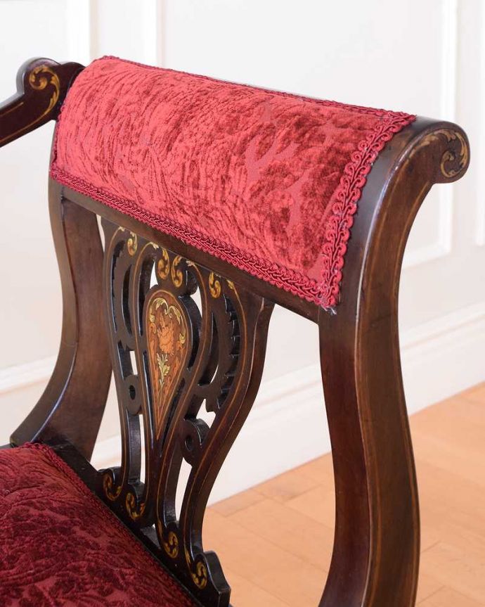 セティ・ソファ・ベンチ　アンティーク チェア　英国の優雅なアンティークチェア、背もたれの美しいセティ（長椅子・ソファ）。デザインされたアーム部分肘を掛けれるようにデザインされたアームの形まで優雅なんです。(k-1620-c)