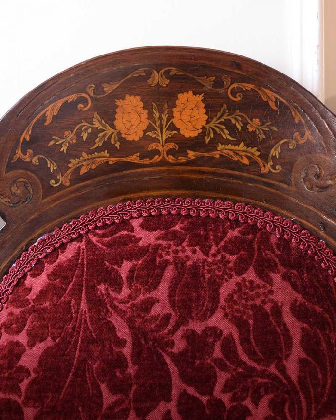 セティ・ソファ・ベンチ　アンティーク チェア　英国の優雅なアンティークチェア、背もたれの美しいセティ（長椅子・ソファ）。職人技が光っています。(k-1620-c)