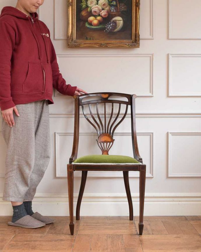 サロンチェア　アンティーク チェア　象嵌が入った貴重なアンティークの椅子、高級感漂うインレイドチェア　。「見る」だけで幸せになるアンティークの椅子最高級のアンティークチェアは、座って使う楽しみ以外に目で見て楽しめます。(k-1621-c)