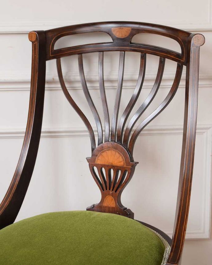 サロンチェア　アンティーク チェア　象嵌が入った貴重なアンティークの椅子、高級感漂うインレイドチェア　。美しさの極みを堪能して下さい高級材で描かれた美しく柔らかなフォルム。(k-1621-c)