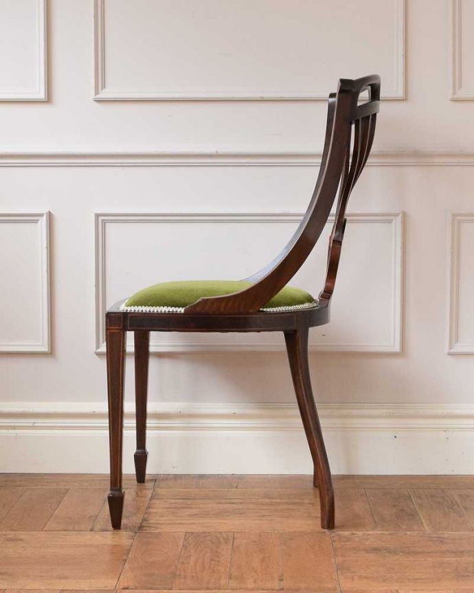 サロンチェア　アンティーク チェア　象嵌が入った貴重なアンティークの椅子、高級感漂うインレイドチェア　。横から見ても優雅な立ち姿背もたれがカーブしているので楽です。(k-1621-c)