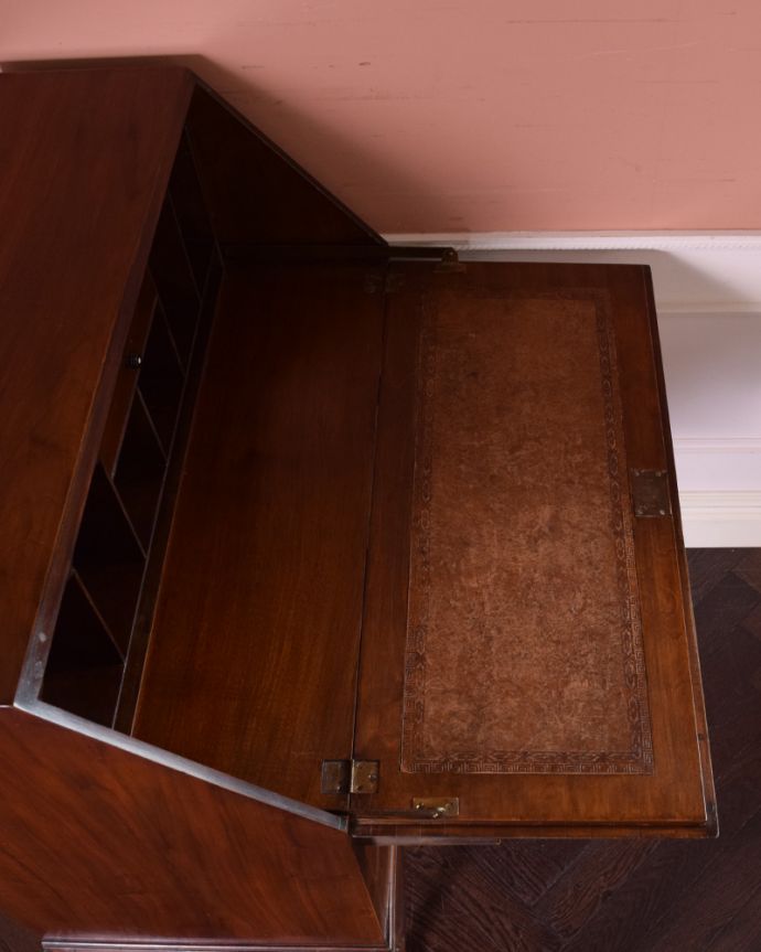 ビューロー　アンティーク家具　使いやすいビューロー（デスク）、キレイなアンティーク英国家具。天板もピカピカにお直ししました。(k-1624-f)
