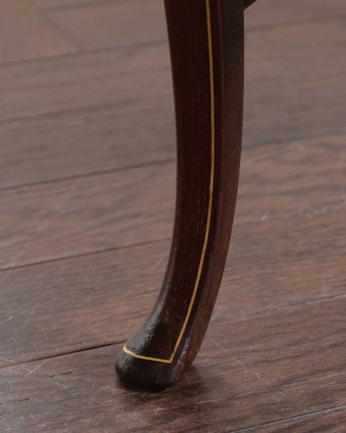 サロンチェア　アンティーク チェア　美しい象嵌が気品溢れるイギリスアンティークのインレイドチェア。床を滑らせて移動出来ますHandleではアンティークチェアの脚の裏にフェルトキーパーをお付けしています。(k-1644k-c)