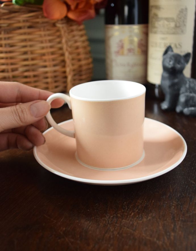 スージークーパー　アンティーク雑貨　イギリスのヴィンテージ食器、スージークーパーのカップ＆ソーサー（ピンク）。あたたかみのある陶器です。(k-1649-z)