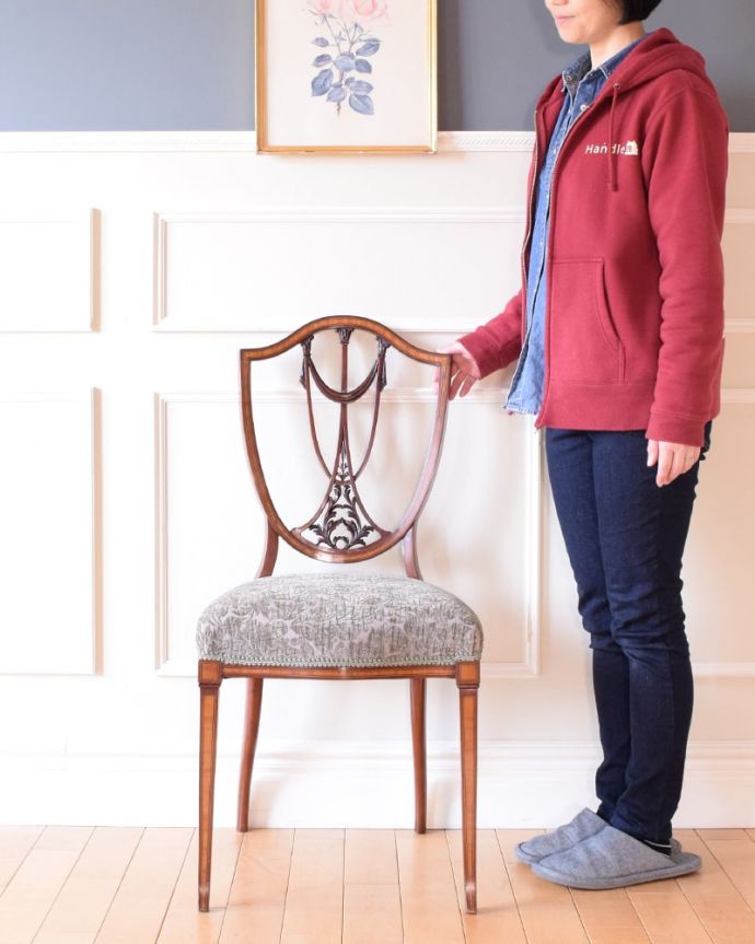 サロンチェア　アンティーク チェア　英国アンティークのサロンチェア、美しい象嵌と透かし彫りのインレイドチェア。「見る」だけで幸せになるアンティークの椅子最高級のアンティークチェアは、座って使う楽しみ以外に目で見て楽しめます。(k-1651-c)