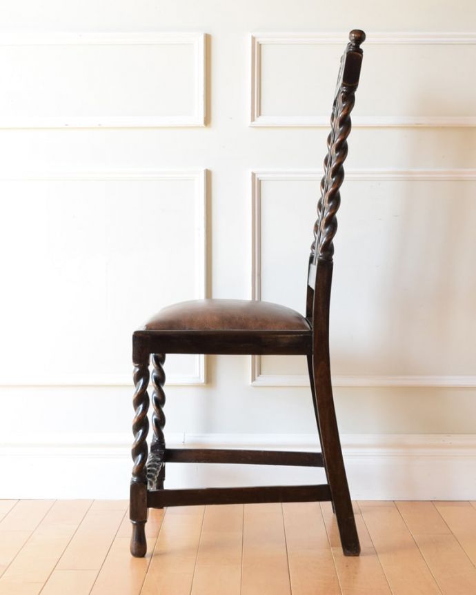 ダイニングチェア　アンティークチェア・椅子　アンティーク　オークチェアー　横から見ても優雅な立ち姿背もたれがカーブしているので楽です。(k-1655-c)