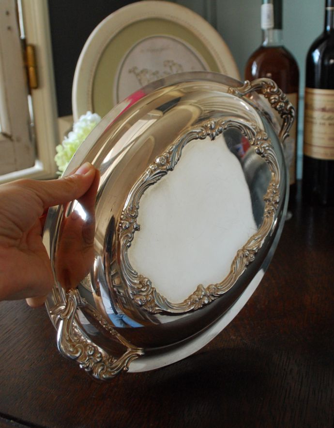 アンティーク シルバー製　アンティーク雑貨　アンティークの銀食器、イギリスのシルバープレートディッシュ(お皿＆スプーン)。裏側の装飾も美しいデザインです。(k-1669-z)