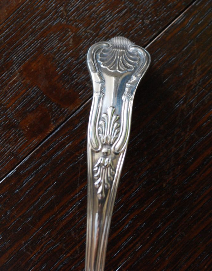 アンティーク シルバー製　アンティーク雑貨　アンティークの銀食器、イギリスのシルバープレートディッシュ(お皿＆スプーン)。繊細なの装飾が美しいデザインです。(k-1669-z)