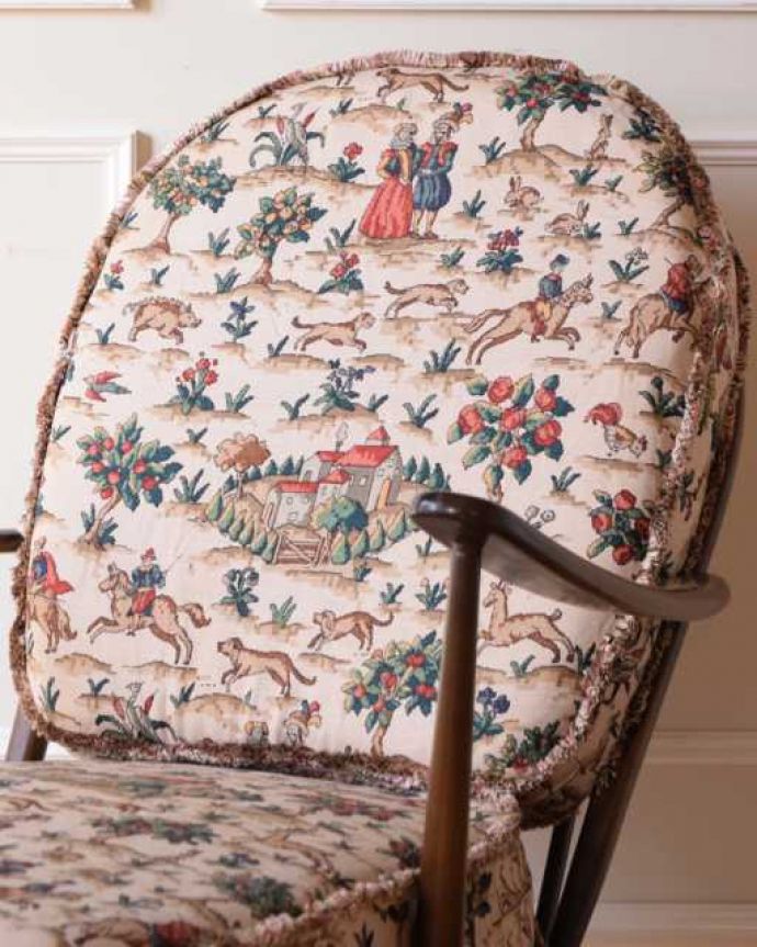 アーコールの家具　アンティーク チェア　アーコール社が作った一人掛けの椅子、ラウンジチェア。大きな背もたれにゆったり･･･しっかりと支えてくれる大きな背もたれが魅力。(k-1671-c)