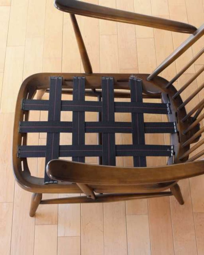 アーコールの家具　アンティーク チェア　アーコール社が作った一人掛けの椅子、ラウンジチェア。クッションの下も貼り替えました。(k-1671-c)
