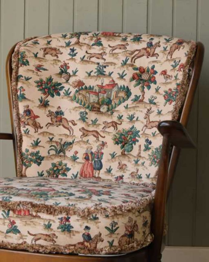 アーコールの家具　アンティーク チェア　ゆったりした時間を届けるビンテージの椅子、アーコールのラウンジチェア。大きな背もたれにゆったり･･･しっかりと支えてくれる大きな背もたれが魅力。(k-1673-c)