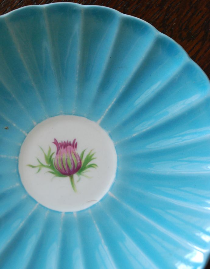 テーブルウェア(食器)　アンティーク雑貨　Shelley社のアンティーク食器、ボーンチャイナのカップ＆ソーサー（ブルー）。何ともいえないほど美しいブルーも魅力です。(k-1676-z)