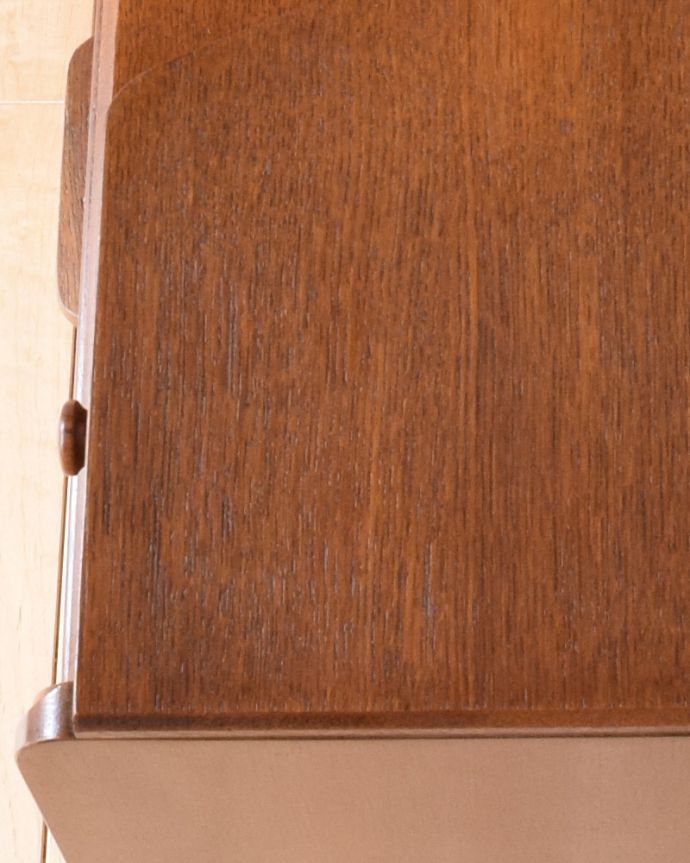 G-PLAN(Gプラン)　アンティーク家具　北欧スタイルのヴィンテージ家具、引き出しがたっぷり付いたドレッサー （ドレッシングチェスト）。美しい木目です。(k-1686-f)