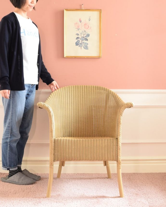 ロイドルームチェア　アンティーク チェア　アンティークの英国椅子、丈夫で軽いロイドルームチェア　ゆったりくつろぎの時間に･･･見て楽しむだけでなく、使って本当の良さがわかるのがロイドルームチェア。(k-1687-c)