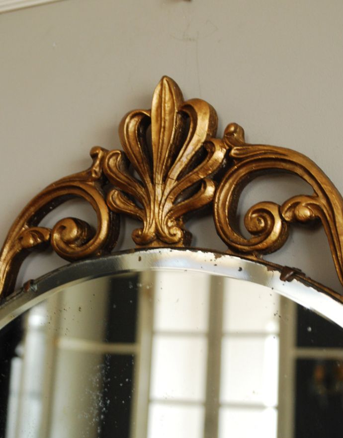 アンティーク フレーム付きミラー　アンティーク雑貨　アンティークゴールドの装飾がエレガント、英国で見つけたカッティングミラー。ゴールドの装飾が美しいです。(k-1696-z)