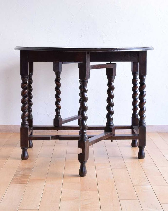 アンティークのテーブル　アンティーク家具　重厚感あるツイスト脚がカッコイイ、英国輸入のアンティークゲートレッグテーブル。両方開けば大きなサイズゲートレッグテーブルはゲートが開くように作られた脚のデザインも印象的。(k-1705-f)