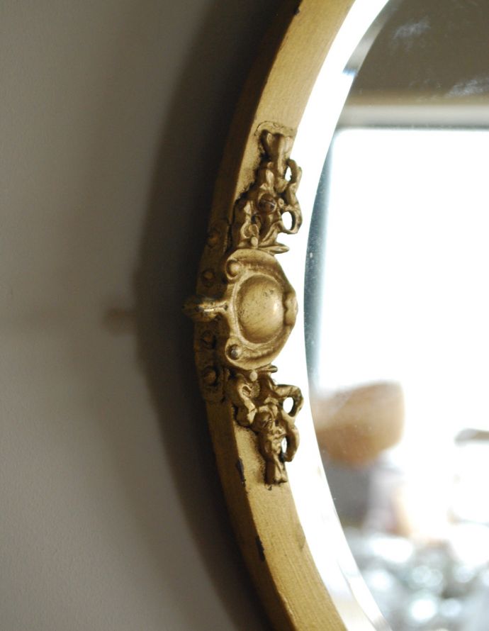 アンティーク ミラー（鏡）　アンティーク雑貨　ゴールドのラインがエレガント、英国アンティークのゴールドミラー。エレガントな装飾で縁取られた美しいミラー。(k-1725-z)