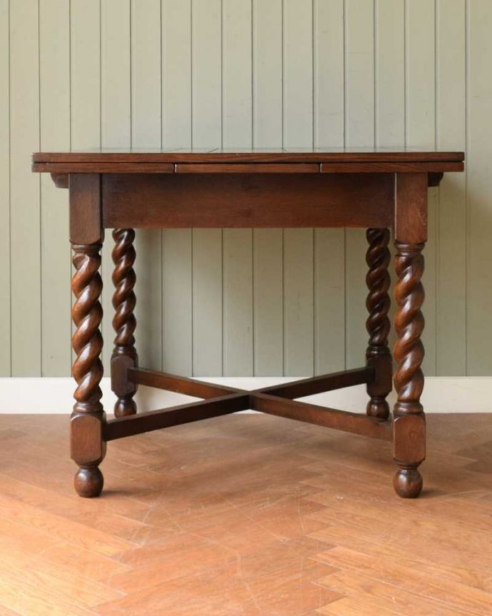 アンティークのテーブル　アンティーク家具　英国輸入のアンティーク家具、ツイストラインが美しいドローリーフテーブル（ダイニングテーブル）。横から見るとこんな感じ真横から見てみるとこんな感じ。(k-1747-f)