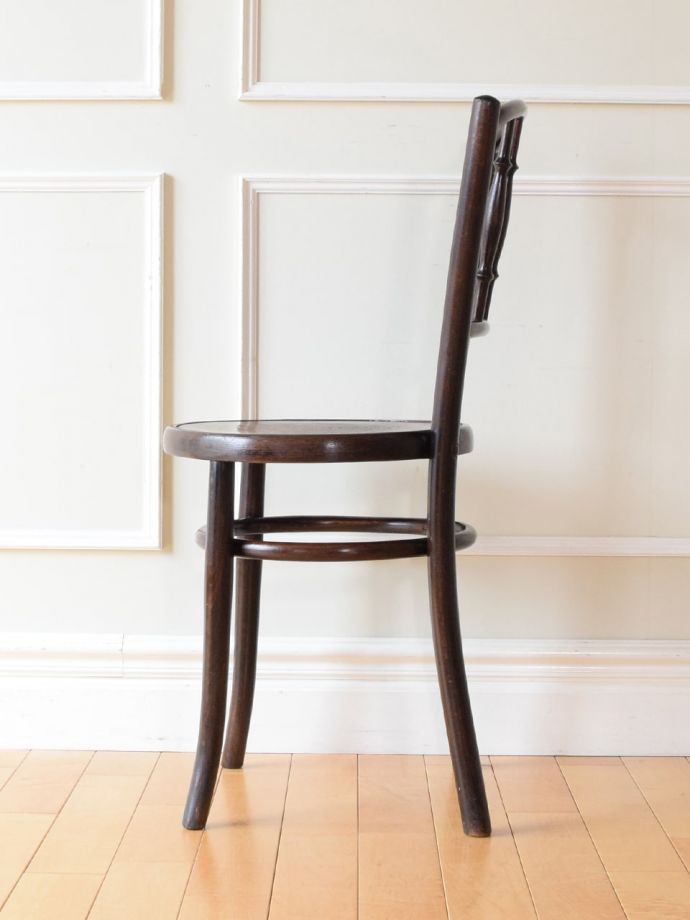 イギリスアンティークのおしゃれな椅子、バンブーデザインのベントウッドチェア