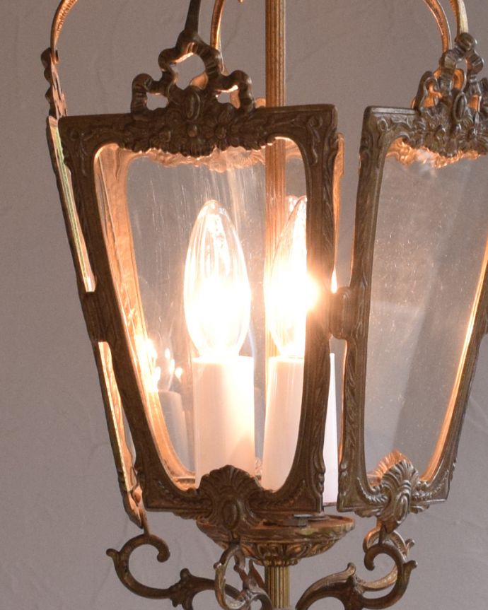 ペンダントライト　照明・ライティング　エレガントなリボンが付いたアンティークガラスの五角形ペンダントランプ（Ｅ17シャンデリア球付）。ガラスに反射して、きらきら輝きが美しいアンティークランプです。(k-1753-z)