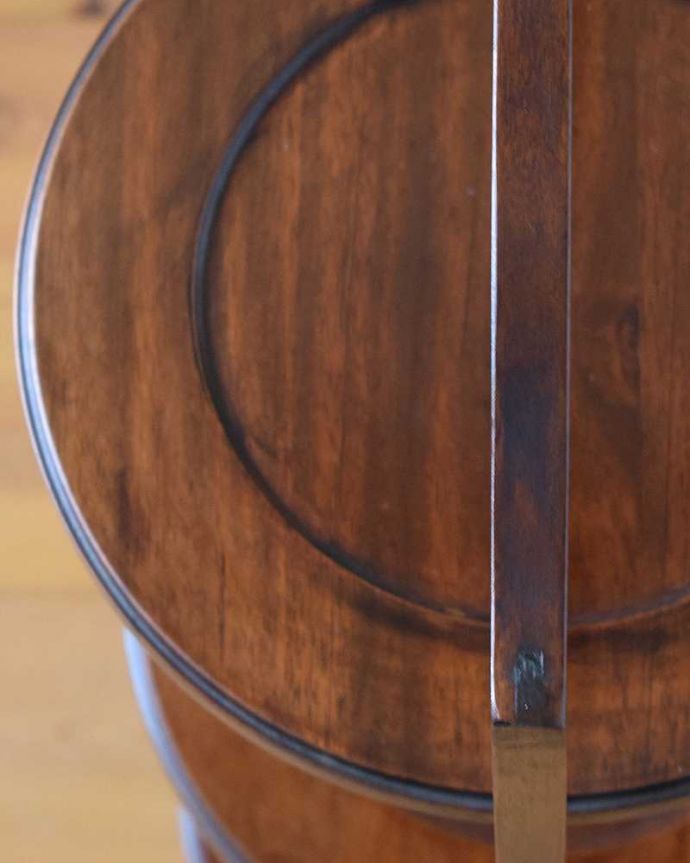 プランツスタンド・ケーキスタンド　アンティーク家具　英国のアンティーク輸入家具、折り畳める３段タイプのケーキスタンド（テーブル）。マホガニー材の木目が美しいですよ。(k-1769-f)