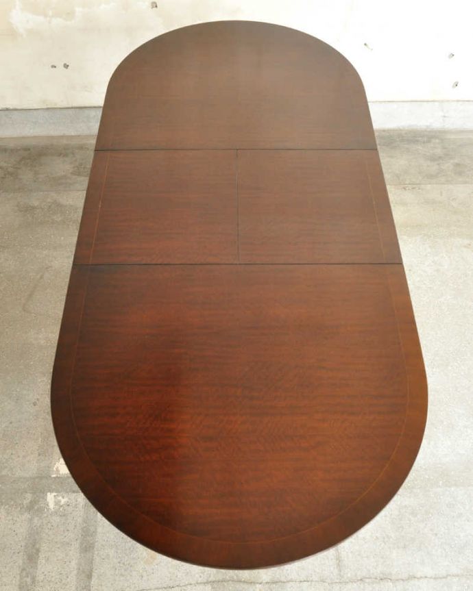 アンティークのテーブル　アンティーク家具　アンティークの英国家具、伸張式のダイニングテーブル（エクステンションテーブル）。天板もピカピカにお直ししました。(k-1771-f)