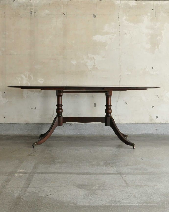 アンティークのテーブル　アンティーク家具　アンティークの英国家具、伸張式のダイニングテーブル（エクステンションテーブル）。エクステンション部分を足すと約2ｍまで大きくなっちゃいます。(k-1771-f)