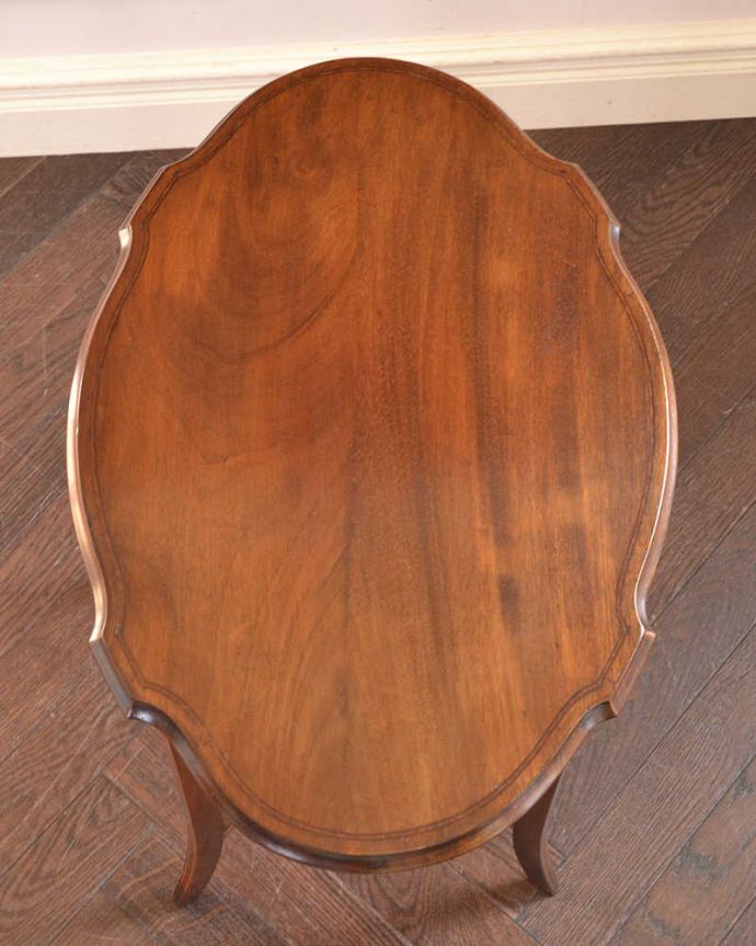 アンティークのテーブル　アンティーク家具　高級感があるマホガニー材の英国輸入家具、オケージョナルテーブル。いろんなことに使って下さい。(k-1773-f)