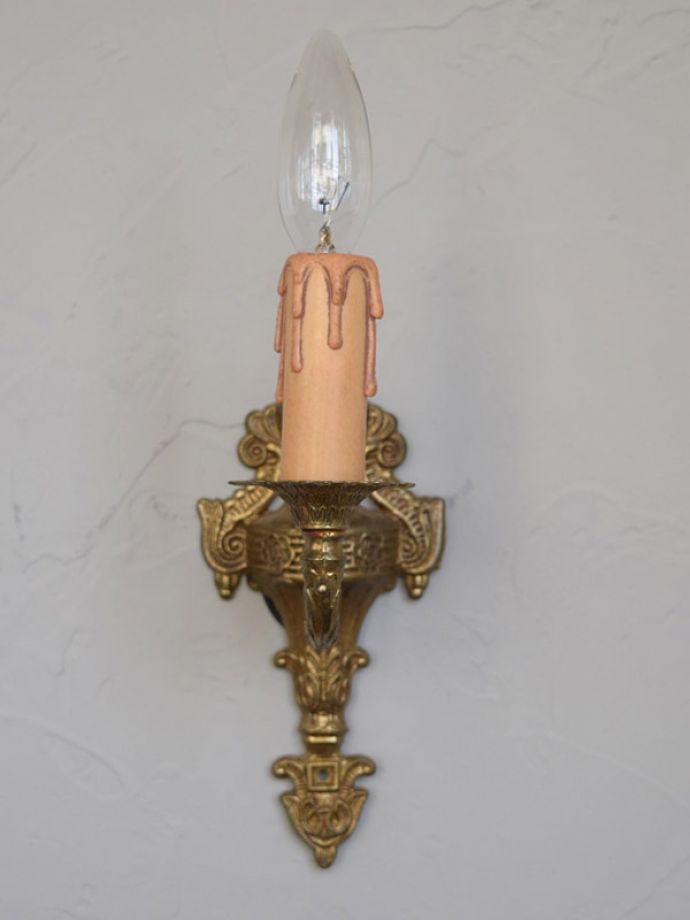 壁付けブラケット　照明・ライティング　英国アンティーク壁照明、真鍮製1灯タイプのウォールブラケット（Ｅ17シャンデリア球付）。寝室や階段、玄関などにピッタリの壁付けブラケット。(k-1779-z)