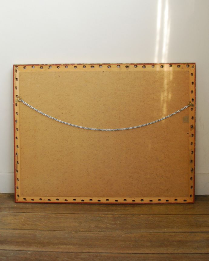 アンティーク フレーム付きミラー　アンティーク雑貨　ゴージャスなゴールドフレーム付き、珍しいレクタングル（長方形）デザインのアンティークミラー。壁に取り付けられるように金具が付いています。(k-1783-z)