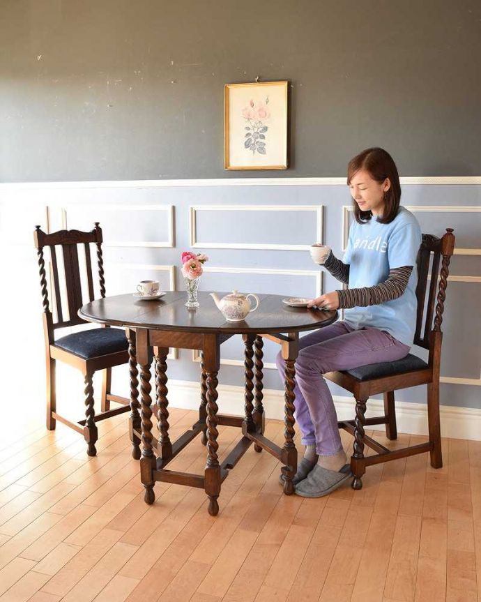 アンティークのテーブル　アンティーク家具　英国伝統のアンティーク家具、コンパクトサイズの伸張式のゲートレッグテーブル 。使い方に合わせて3通りで使えるアンティークの定番アンティーク家具の定番テーブルと言えばゲートレッグテーブル。(k-1789-f)