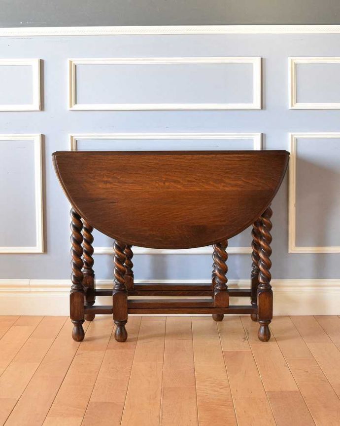 アンティークのテーブル　アンティーク家具　英国伝統のアンティーク家具、コンパクトサイズの伸張式のゲートレッグテーブル 。クルッと回転。(k-1789-f)