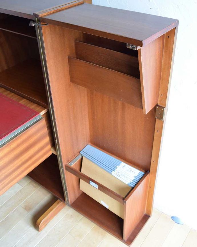 アンティークのデスク・書斎机　アンティーク家具　ホームオフィス社のデスクキャビネット、多機能なイギリスのヴィンテージ家具。下収納にはじゃばら式の書類収納もついてました。(k-1795-f)