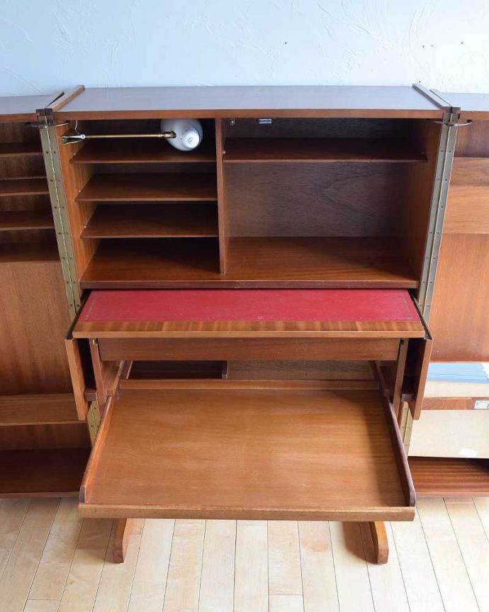 アンティークのデスク・書斎机　アンティーク家具　ホームオフィス社のデスクキャビネット、多機能なイギリスのヴィンテージ家具。ちょっと書類を置いたりと、あると便利なトレーです。(k-1795-f)