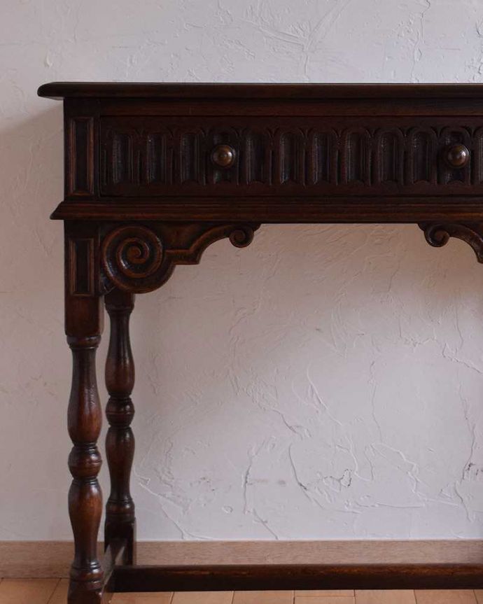 アンティークのテーブル　アンティーク家具　アンティークのおしゃれな英国家具、コンソールテーブル（引き出し付き）。珍しい引き出し付き。(k-1796-f)