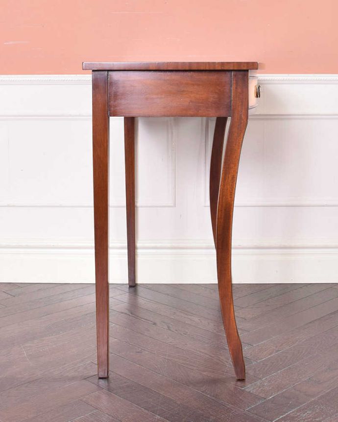 アンティークのテーブル　アンティーク家具　英国輸入のアンティーク家具、引き出し付きの美しいコンソールテーブル（マホガニー材）。サイドはこんなにスッキリ！場所を取らないので使いやすいです。(k-1802-f)
