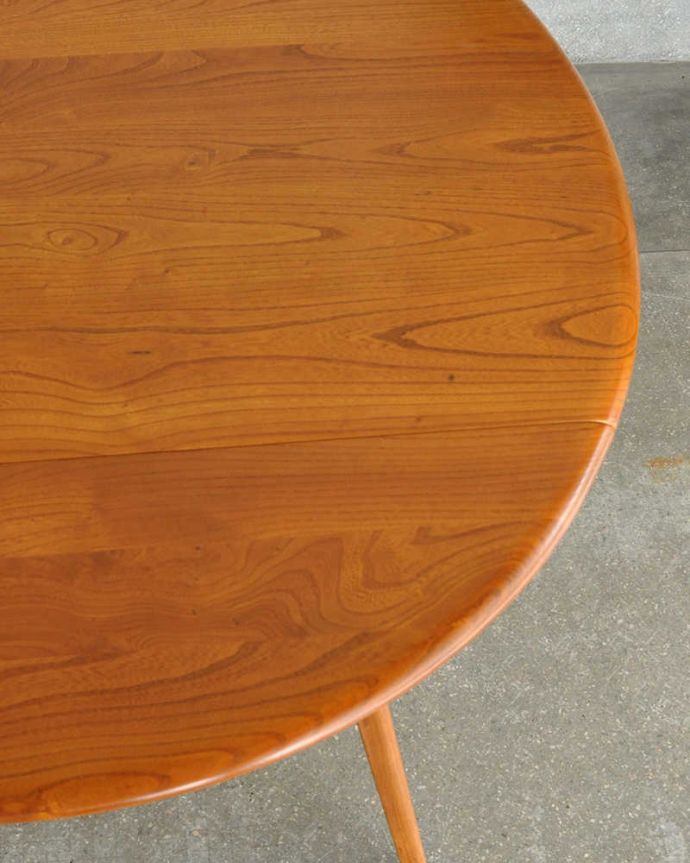 アーコールの家具　アンティーク家具　アーコール（ERCOL）のヴィンテージテーブル、北欧スタイルに似合うドロップリーフテーブル。近づいてみるとこんな感じです。(k-1805-f)