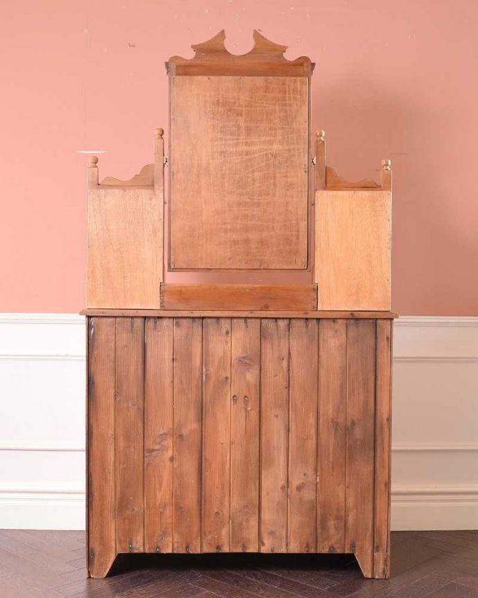 アンティークのドレッサー　アンティーク家具　サテンウッド材のアンティーク家具、３つのミラーが付いた英国のドレッシングチェスト。もちろん後ろ姿もキレイです。(k-1814-f)