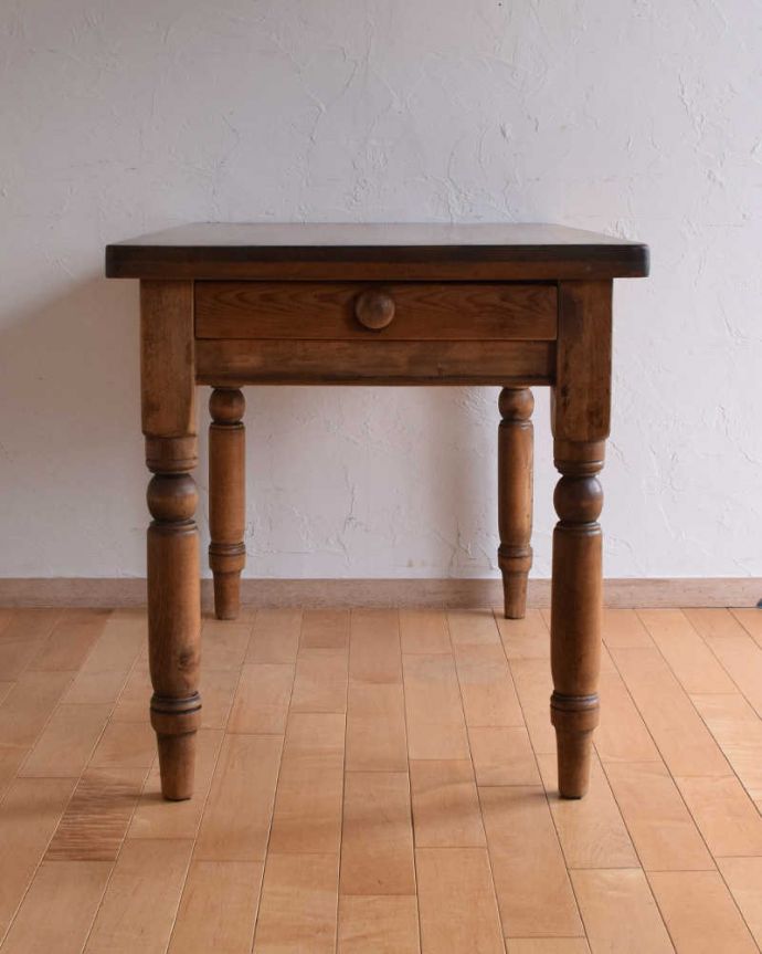アンティークのテーブル　アンティーク家具　パイン材のアンティーク家具、引き出し付きダイニングテーブル。。(k-1831-f)