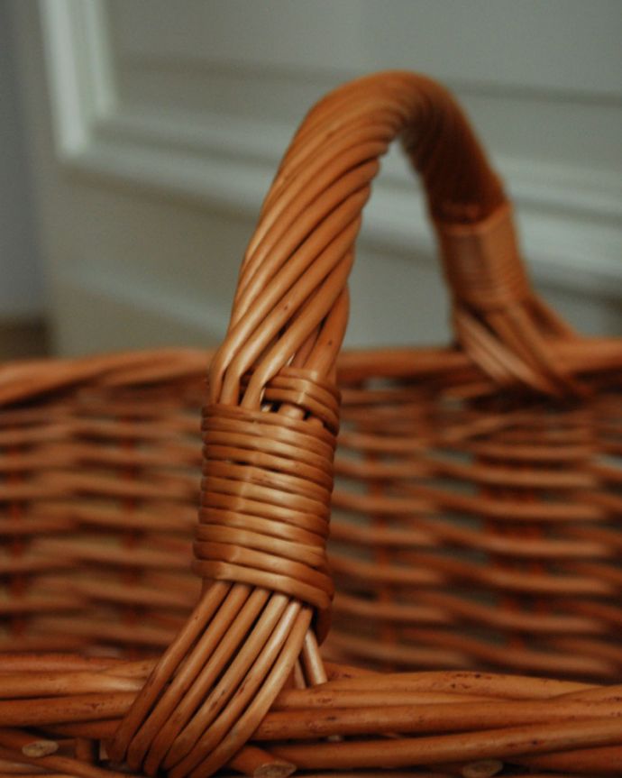 アンティーク その他の雑貨　アンティーク雑貨　カゴバックとしても可愛く使えるアンティークバスケット。ワンハンドルのシンプルで使いやすいデザインです。(k-1832-z)