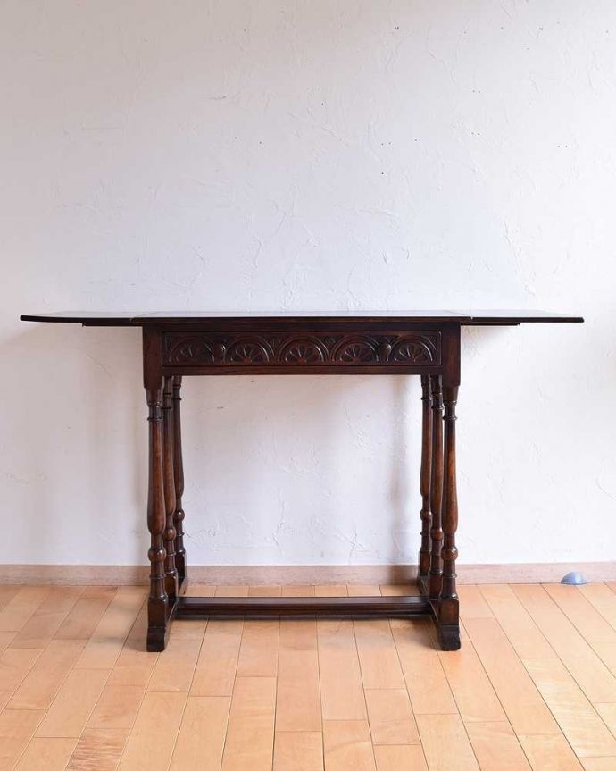 アンティークのテーブル　アンティーク家具　玄関で使える優雅な英国アンティーク家具、引出し付きのホールテーブル。両方開いて広々と左右のリーフを開けばゆったりサイズ。(k-1833-f)