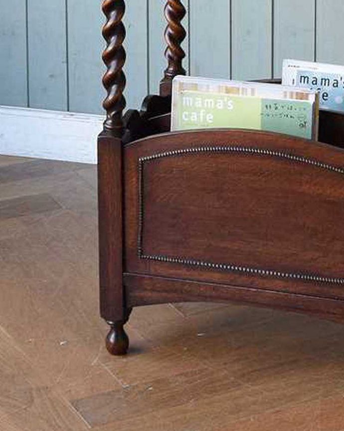マガジンラック　アンティーク家具　英国のアンティーク家具、雑誌や新聞を収納できるマガジンラック（オケージョナルテーブル）。持ち上げなくても大丈夫！Handleのアンティークは、脚の裏にフェルトキーパーをお付けしています。(k-1836-f)