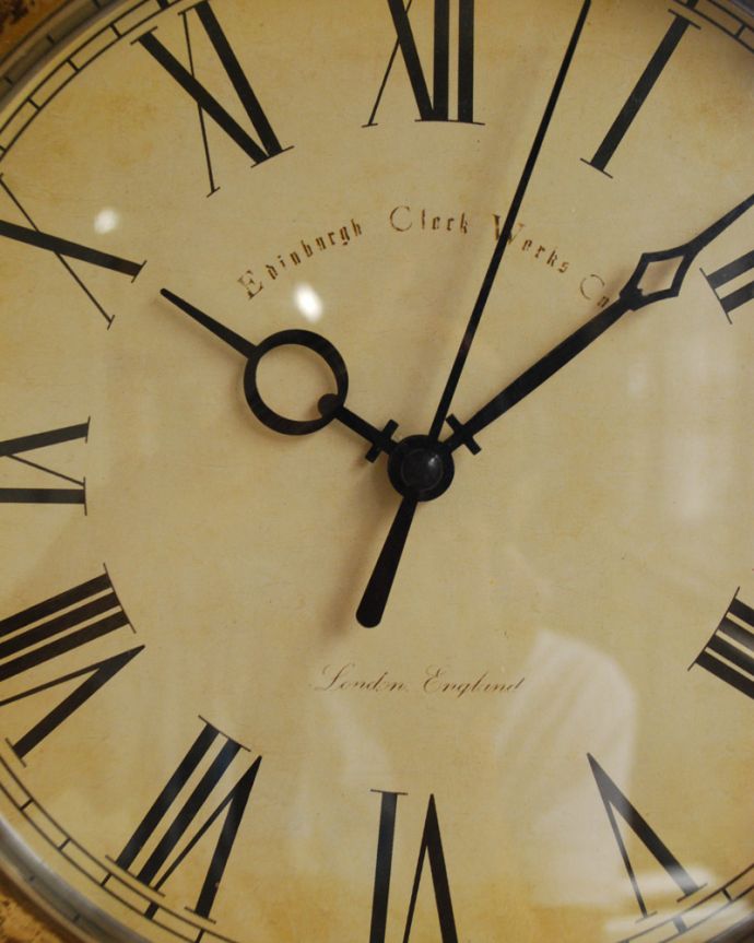 時計　インテリア雑貨　イギリスから届いたゴールドのローズのアンティーク風ウォールクロック、壁掛け時計（new）。文字盤もアンティーク風に仕上げてあります。(k-1837-z)