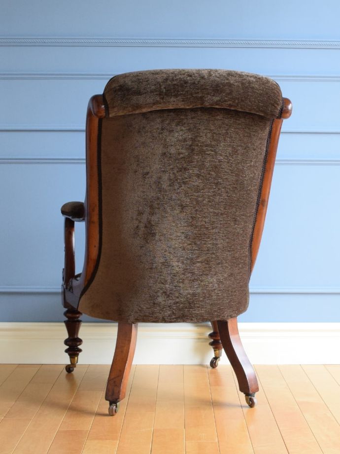 英国アンティークの一人掛けソファ、マホガニー材の美しいパーソナルチェア